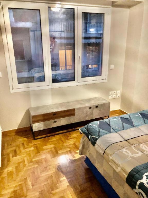 Economy Shared Apartment E In Central Атина Екстериор снимка