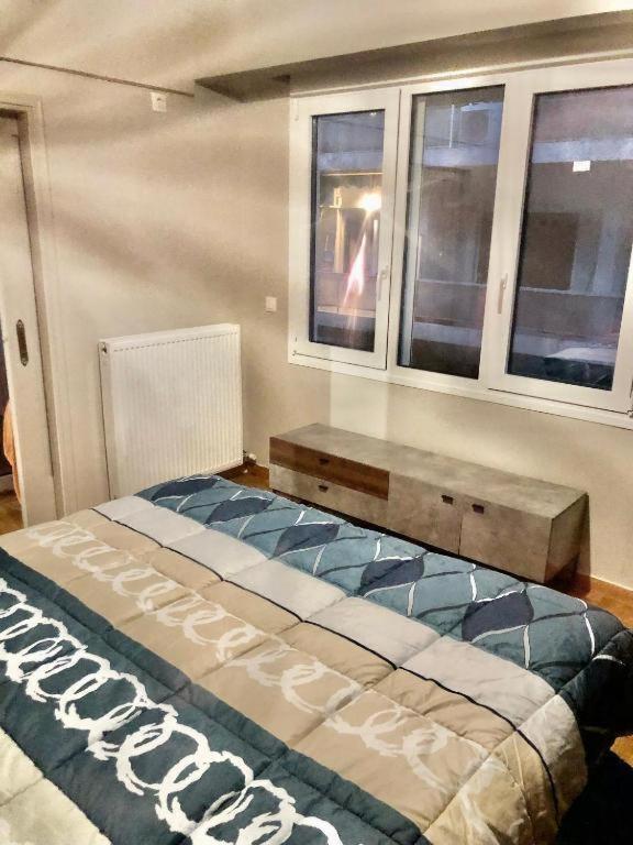 Economy Shared Apartment E In Central Атина Екстериор снимка