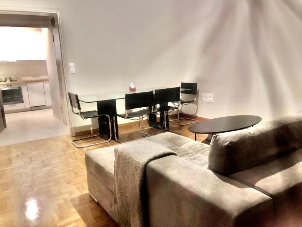 Economy Shared Apartment E In Central Атина Екстериор снимка
